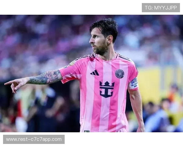 足球球星的独特个人魅力如何影响赛场表现与全球球迷情感共鸣 足球球星的独特个人魅力如何影响赛场表现与全球球迷情感共鸣